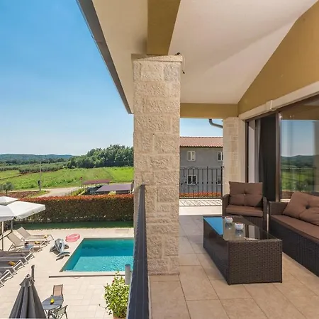 Vanesa With Private Pool Nearby Porec