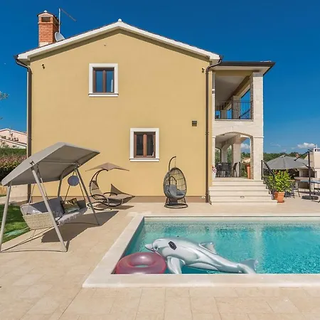 Villa Vanesa With Private Pool Nearby Porec