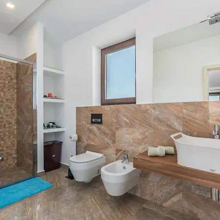 Vanesa With Private Pool Nearby Porec Montižana