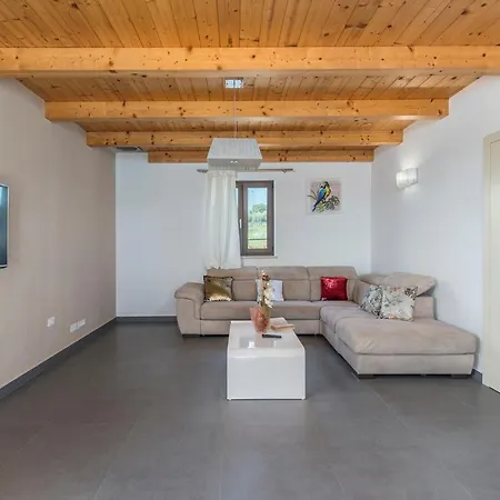 Vanesa With Private Pool Nearby Porec Βίλα Montižana