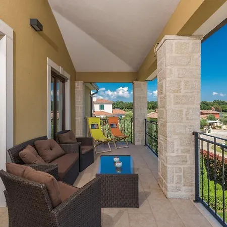 Vanesa With Private Pool Nearby Porec Vila *