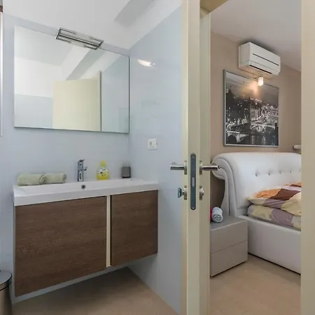 Βίλα Vanesa With Private Pool Nearby Porec Montižana