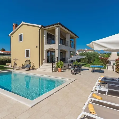 Vanesa With Private Pool Nearby Porec * Montizana