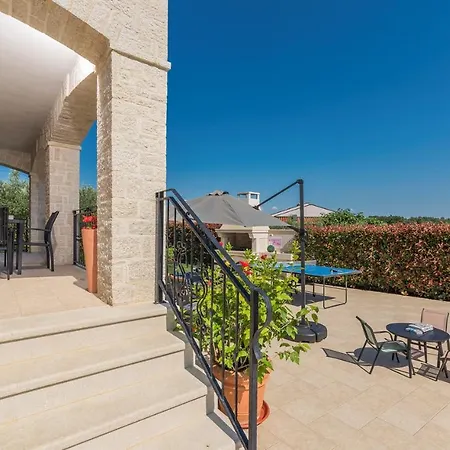Vanesa With Private Pool Nearby Porec *