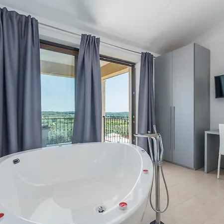 Vanesa With Private Pool Nearby Porec * Montizana