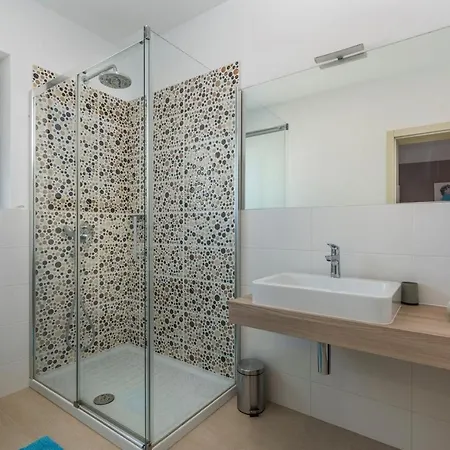 Vanesa With Private Pool Nearby Porec Villa