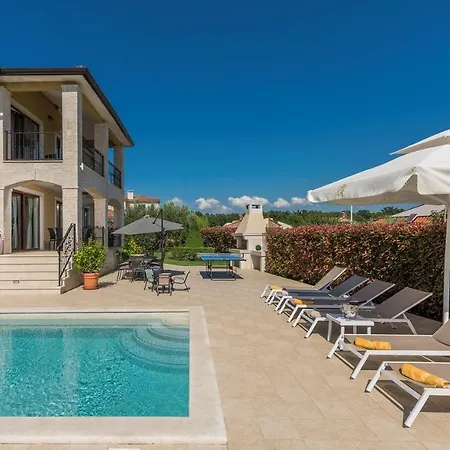 Villa Vanesa With Private Pool Nearby Porec *