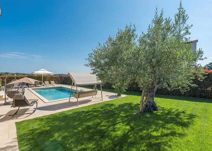 Vanesa With Private Pool Nearby Porec Villa Montižana