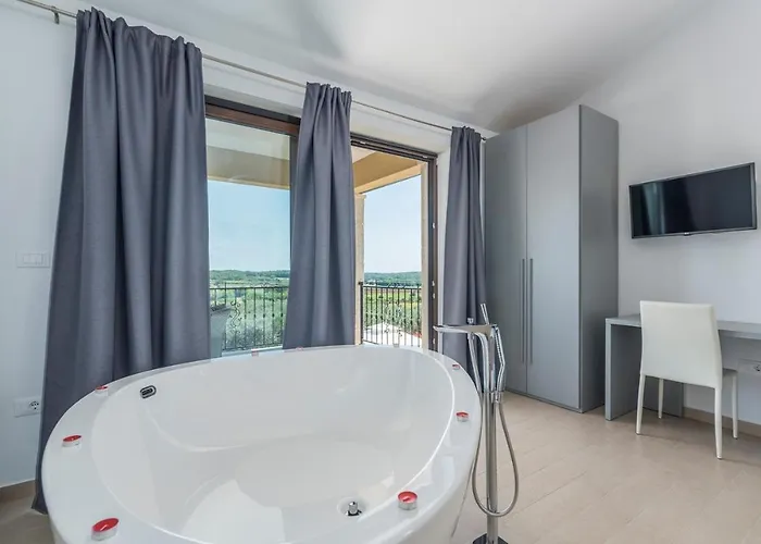 Vanesa With Private Pool Nearby Porec * Montižana