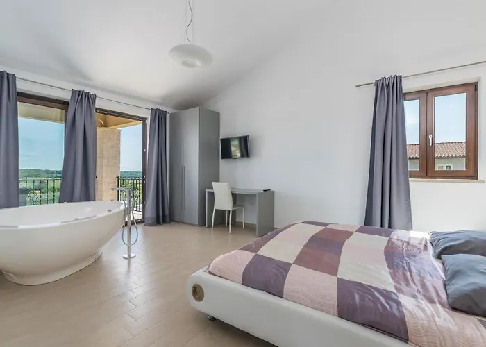 Vanesa With Private Pool Nearby Porec