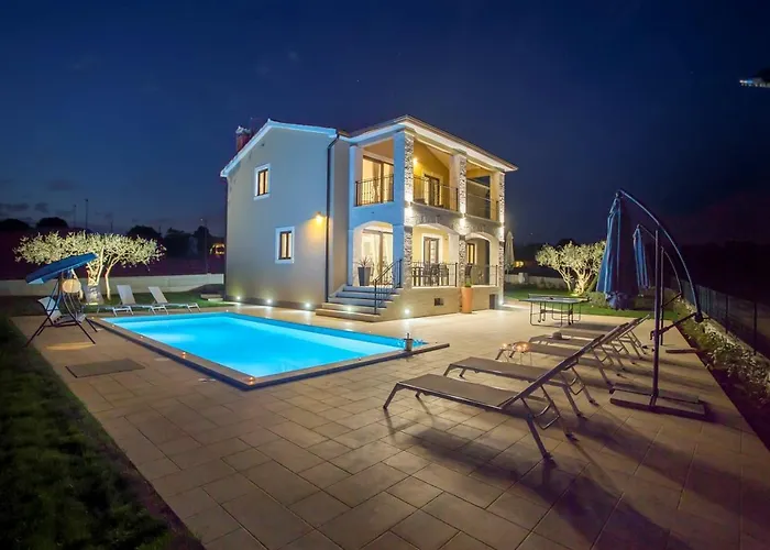 Villa Vanesa With Private Pool Nearby Porec Montižana