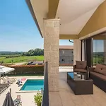Vanesa With Private Pool Nearby Porec