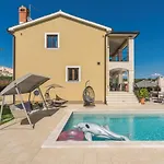 Вилла Vanesa With Private Pool Nearby Porec