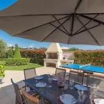 Vanesa With Private Pool Nearby Porec Montizana