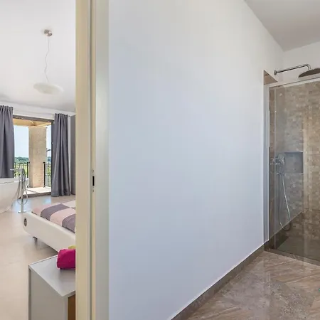 Vanesa With Private Pool Nearby Porec Vila