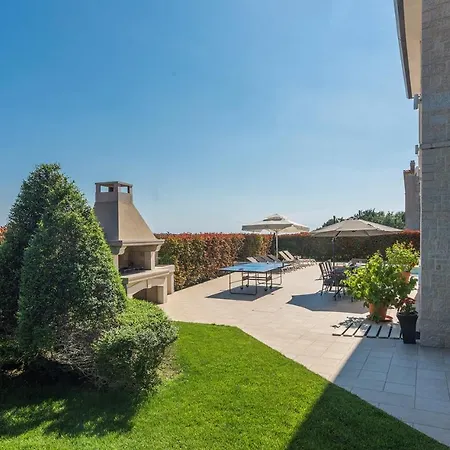 Vanesa With Private Pool Nearby Porec Вилла *