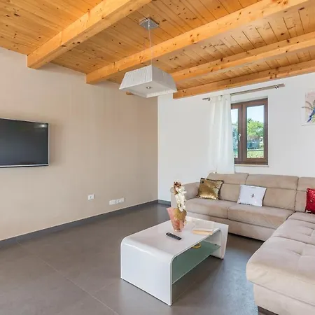 Vila Vanesa With Private Pool Nearby Porec