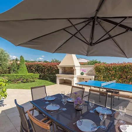Vanesa With Private Pool Nearby Porec Montizana