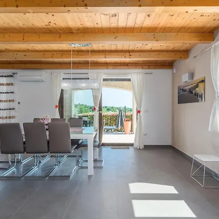 Vanesa With Private Pool Nearby Porec