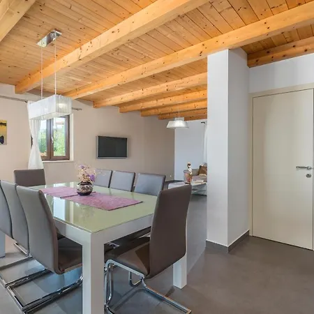 Vanesa With Private Pool Nearby Porec *