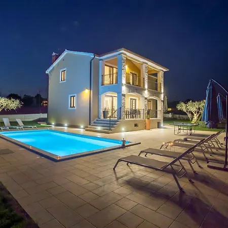 Villa Vanesa With Private Pool Nearby Porec Montižana