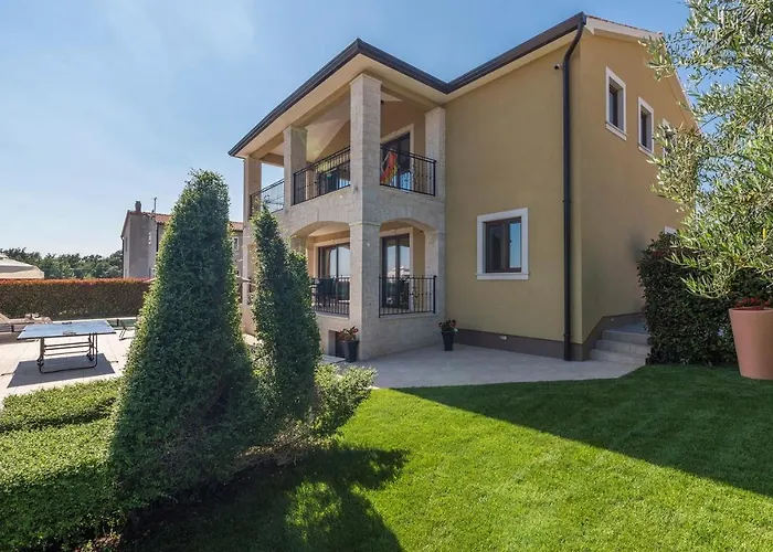 Vanesa With Private Pool Nearby Porec Vila