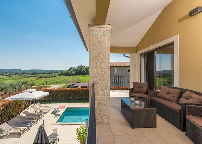 Vanesa With Private Pool Nearby Porec