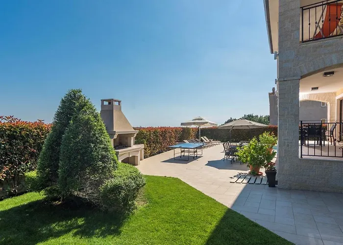 Vanesa With Private Pool Nearby Porec Vila *