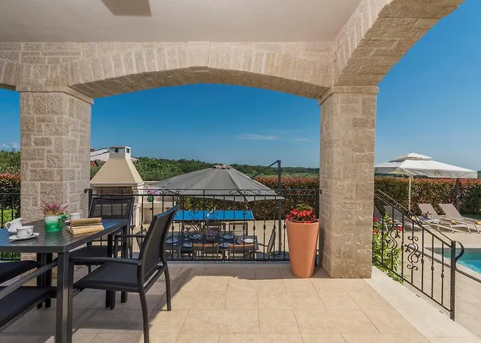 Vanesa With Private Pool Nearby Porec *