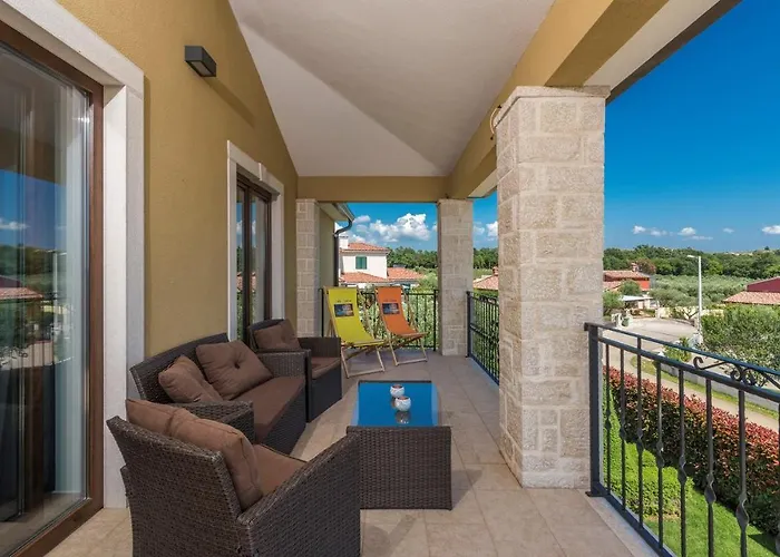 Vanesa With Private Pool Nearby Porec Vila *