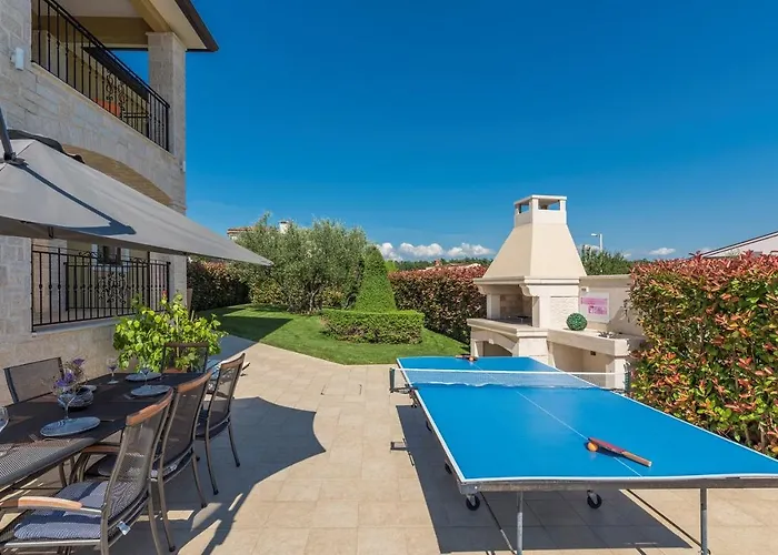 Vanesa With Private Pool Nearby Porec Vila Montizana