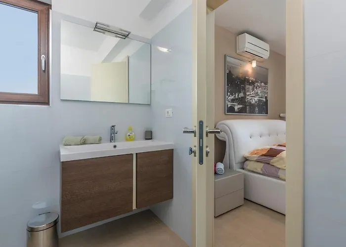 Vila Vanesa With Private Pool Nearby Porec Montizana