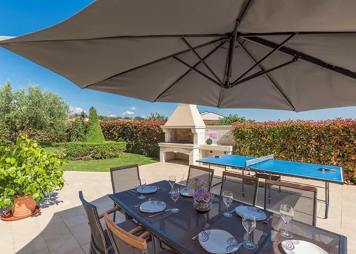 Vanesa With Private Pool Nearby Porec Montizana