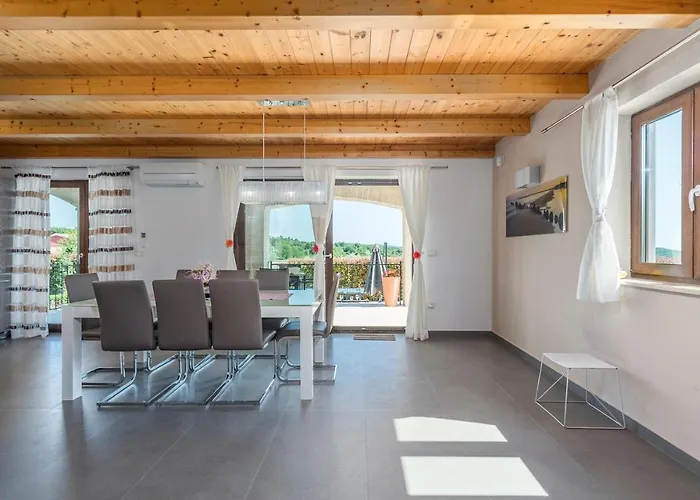 Vanesa With Private Pool Nearby Porec